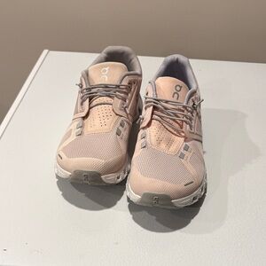 NWOT On Running Cloud 5 running sneakers